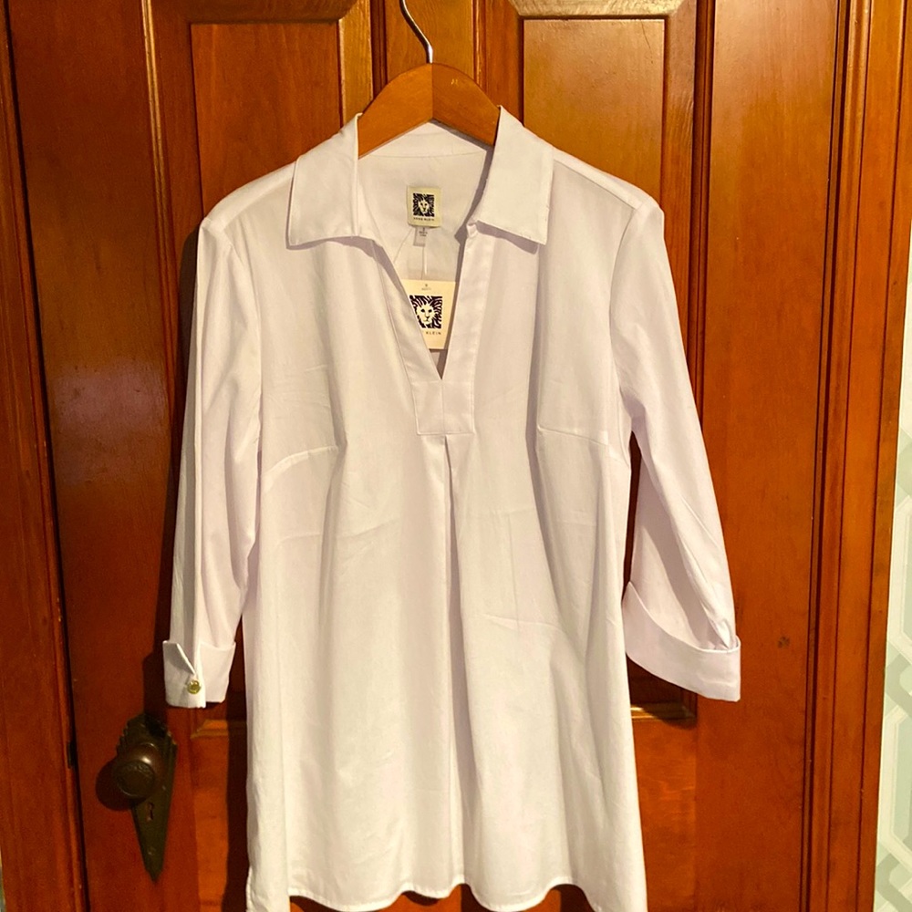 Crisp, white tunic top. Anne Klein